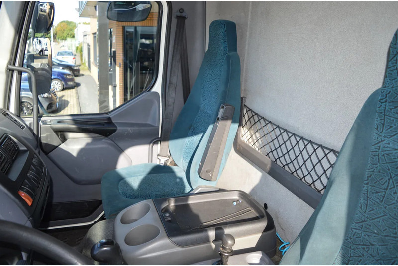 Interior photo 3: Pressukapelli kuorma-auto DAF CF 250 * EURO3 * MANUAL * 4X2 *