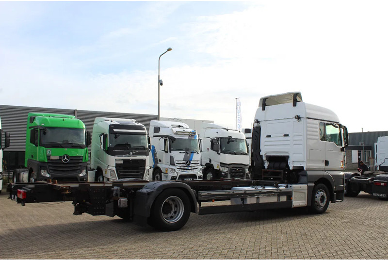 MAN TGX 18.430 * EURO6 * 4X2 * - Kuorma-auto alusta: kuva MAN TGX 18.430 * EURO6 * 4X2 * - Kuorma-auto alusta MAN TGX 18.430 * EURO6 * 4X2 * - Kuorma-auto alusta: kuva MAN TGX 18.430 * EURO6 * 4X2 * - Kuorma-auto alusta