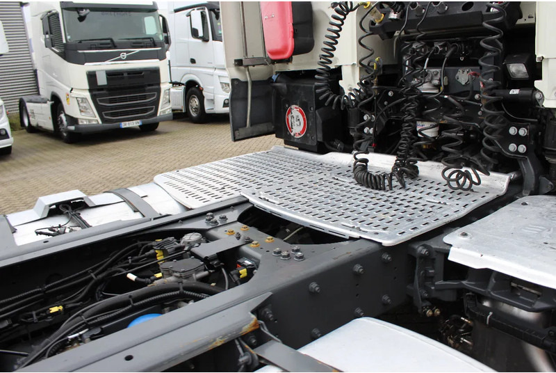 Vetopöytäauto DAF XF 106.480 * RETARDER * BIG TANK * 4X2 * BIG SPACE *: kuva Vetopöytäauto DAF XF 106.480 * RETARDER * BIG TANK * 4X2 * BIG SPACE * Vetopöytäauto DAF XF 106.480 * RETARDER * BIG TANK * 4X2 * BIG SPACE *: kuva Vetopöytäauto DAF XF 106.480 * RETARDER * BIG TANK * 4X2 * BIG SPACE *