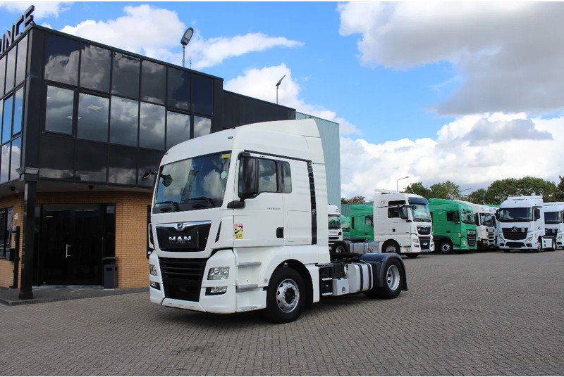 MAN TGX 18.500 * RETARDER * EURO6 * 4X2 * - Vetopöytäauto: kuva MAN TGX 18.500 * RETARDER * EURO6 * 4X2 * - Vetopöytäauto MAN TGX 18.500 * RETARDER * EURO6 * 4X2 * - Vetopöytäauto: kuva MAN TGX 18.500 * RETARDER * EURO6 * 4X2 * - Vetopöytäauto