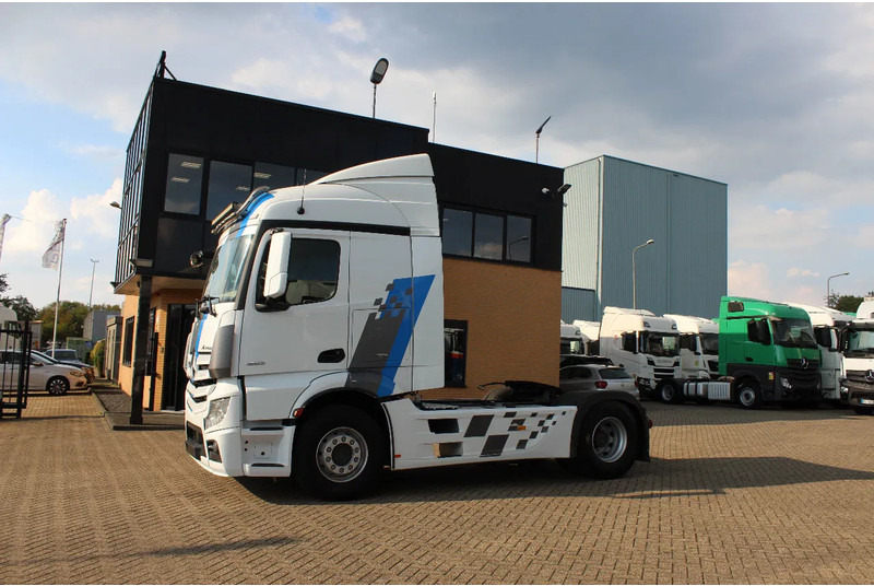 Mercedes-Benz Actros 1853 * RETARDER * 4X2 * - Vetopöytäauto: kuva Mercedes-Benz Actros 1853 * RETARDER * 4X2 * - Vetopöytäauto Mercedes-Benz Actros 1853 * RETARDER * 4X2 * - Vetopöytäauto: kuva Mercedes-Benz Actros 1853 * RETARDER * 4X2 * - Vetopöytäauto