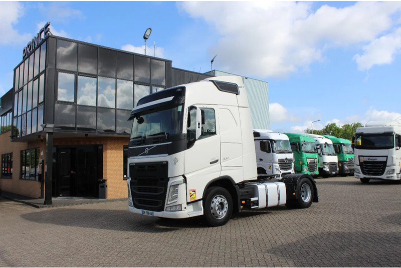 Volvo FH 13.500 * EURO6 * 4X2 * - Vetopöytäauto: kuva Volvo FH 13.500 * EURO6 * 4X2 * - Vetopöytäauto Volvo FH 13.500 * EURO6 * 4X2 * - Vetopöytäauto: kuva Volvo FH 13.500 * EURO6 * 4X2 * - Vetopöytäauto