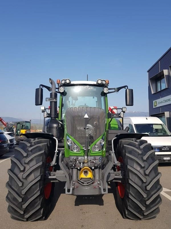 Fendt 828 Vario Profi Plus - Traktori: kuva Fendt 828 Vario Profi Plus - Traktori Fendt 828 Vario Profi Plus - Traktori: kuva Fendt 828 Vario Profi Plus - Traktori