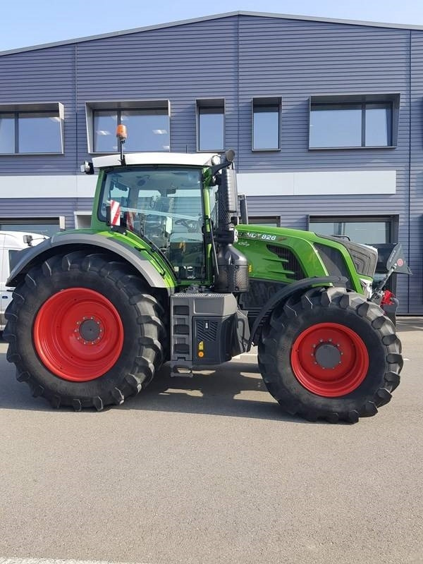Fendt 828 Vario Profi Plus - Traktori: kuva Fendt 828 Vario Profi Plus - Traktori Fendt 828 Vario Profi Plus - Traktori: kuva Fendt 828 Vario Profi Plus - Traktori