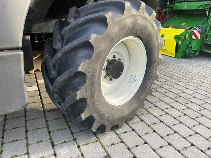 Itsekulkeva silppuri New Holland FR 450: kuva Itsekulkeva silppuri New Holland FR 450