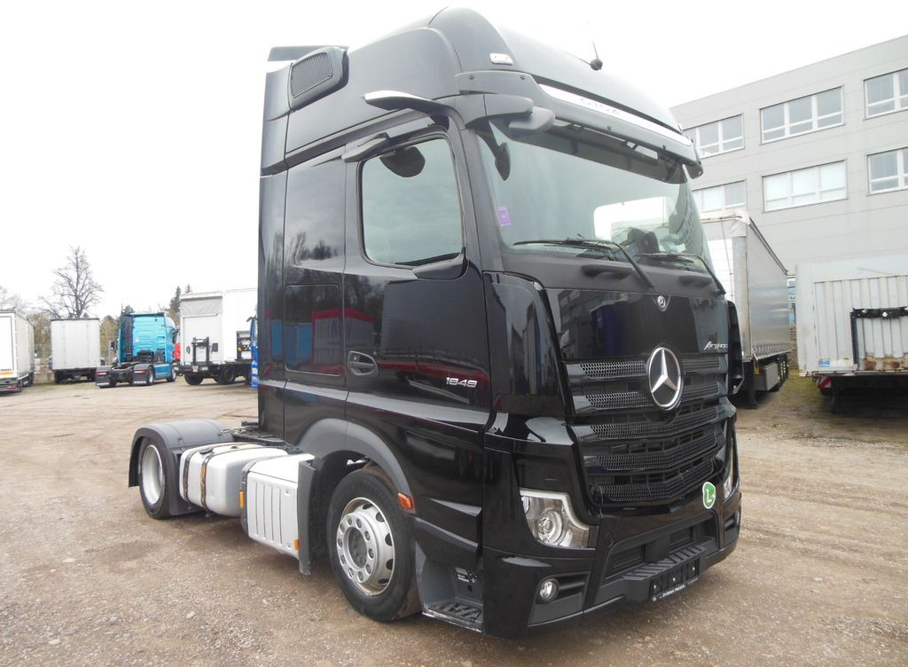 Mercedes-Benz 1848 ACTROS, LOWDECK, GIGA SPACE, STANDKLIMA - Vetopöytäauto: kuva Mercedes-Benz 1848 ACTROS, LOWDECK, GIGA SPACE, STANDKLIMA - Vetopöytäauto Mercedes-Benz 1848 ACTROS, LOWDECK, GIGA SPACE, STANDKLIMA - Vetopöytäauto: kuva Mercedes-Benz 1848 ACTROS, LOWDECK, GIGA SPACE, STANDKLIMA - Vetopöytäauto