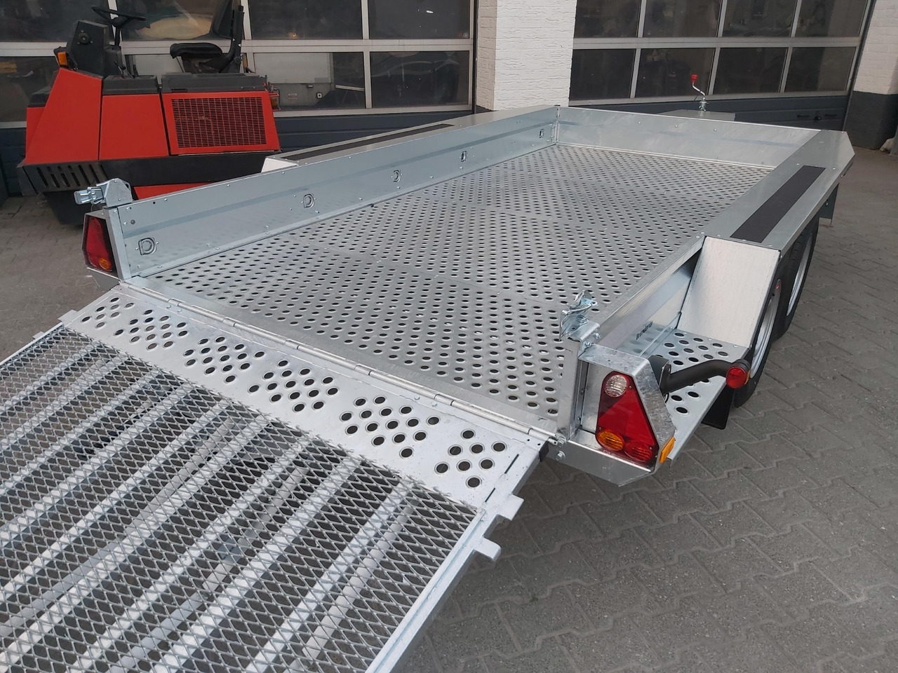 Brenderup MT 3651 MT3600 STB3500s 360x179x27cm Auffahrklappe Lochboden Stahl Reserverad 3500kg - Koneenkuljetusvaunu: kuva Brenderup MT 3651 MT3600 STB3500s 360x179x27cm Auffahrklappe Lochboden Stahl Reserverad 3500kg - Koneenkuljetusvaunu Brenderup MT 3651 MT3600 STB3500s 360x179x27cm Auffahrklappe Lochboden Stahl Reserverad 3500kg - Koneenkuljetusvaunu: kuva Brenderup MT 3651 MT3600 STB3500s 360x179x27cm Auffahrklappe Lochboden Stahl Reserverad 3500kg - Koneenkuljetusvaunu