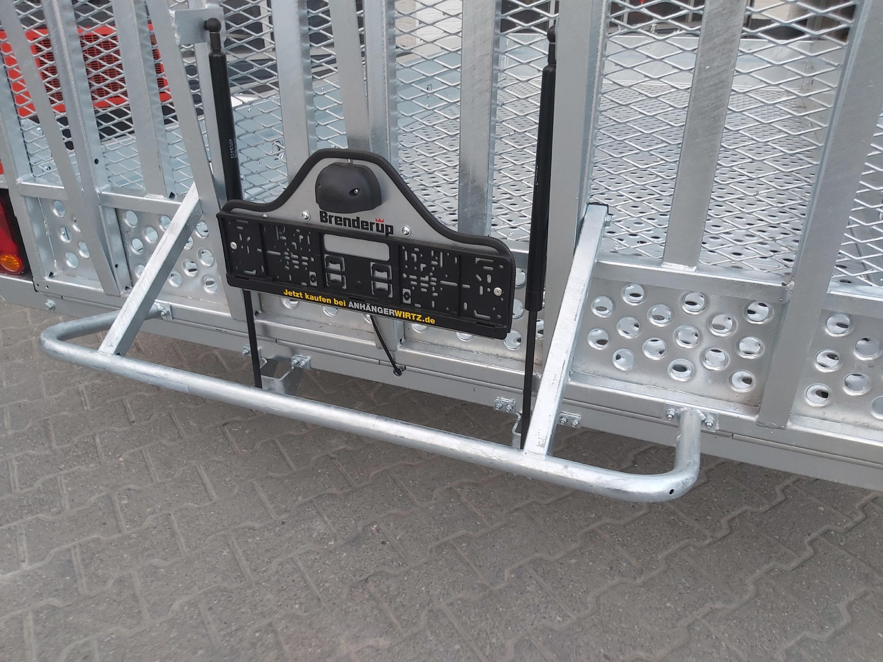 Brenderup MT 3651 MT3600 STB3500s 360x179x27cm Auffahrklappe Lochboden Stahl Reserverad 3500kg - Koneenkuljetusvaunu: kuva Brenderup MT 3651 MT3600 STB3500s 360x179x27cm Auffahrklappe Lochboden Stahl Reserverad 3500kg - Koneenkuljetusvaunu Brenderup MT 3651 MT3600 STB3500s 360x179x27cm Auffahrklappe Lochboden Stahl Reserverad 3500kg - Koneenkuljetusvaunu: kuva Brenderup MT 3651 MT3600 STB3500s 360x179x27cm Auffahrklappe Lochboden Stahl Reserverad 3500kg - Koneenkuljetusvaunu