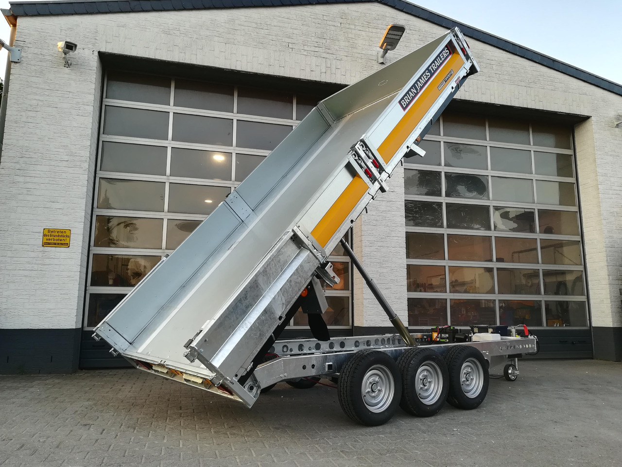 Brian James Trailer CarGO Tipper 2 elektrisch 360x195x30cm Stahlbordwände Pendel 12" Tridem 3,5t on - Kippiauto perävaunu: kuva Brian James Trailer CarGO Tipper 2 elektrisch 360x195x30cm Stahlbordwände Pendel 12" Tridem 3,5t on - Kippiauto perävaunu Brian James Trailer CarGO Tipper 2 elektrisch 360x195x30cm Stahlbordwände Pendel 12" Tridem 3,5t on - Kippiauto perävaunu: kuva Brian James Trailer CarGO Tipper 2 elektrisch 360x195x30cm Stahlbordwände Pendel 12" Tridem 3,5t on - Kippiauto perävaunu