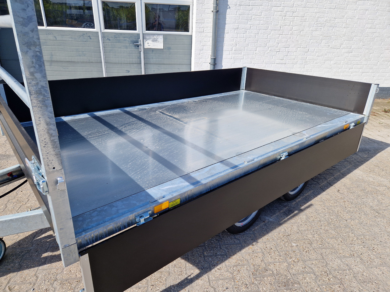Leasing  Cheval Liberte Kipper PW 3.3 35 black 330x180x35cm Elektro 3500kg Modell 09.2024 Cheval Liberte Kipper PW 3.3 35 black 330x180x35cm Elektro 3500kg Modell 09.2024: kuva Leasing  Cheval Liberte Kipper PW 3.3 35 black 330x180x35cm Elektro 3500kg Modell 09.2024 Cheval Liberte Kipper PW 3.3 35 black 330x180x35cm Elektro 3500kg Modell 09.2024