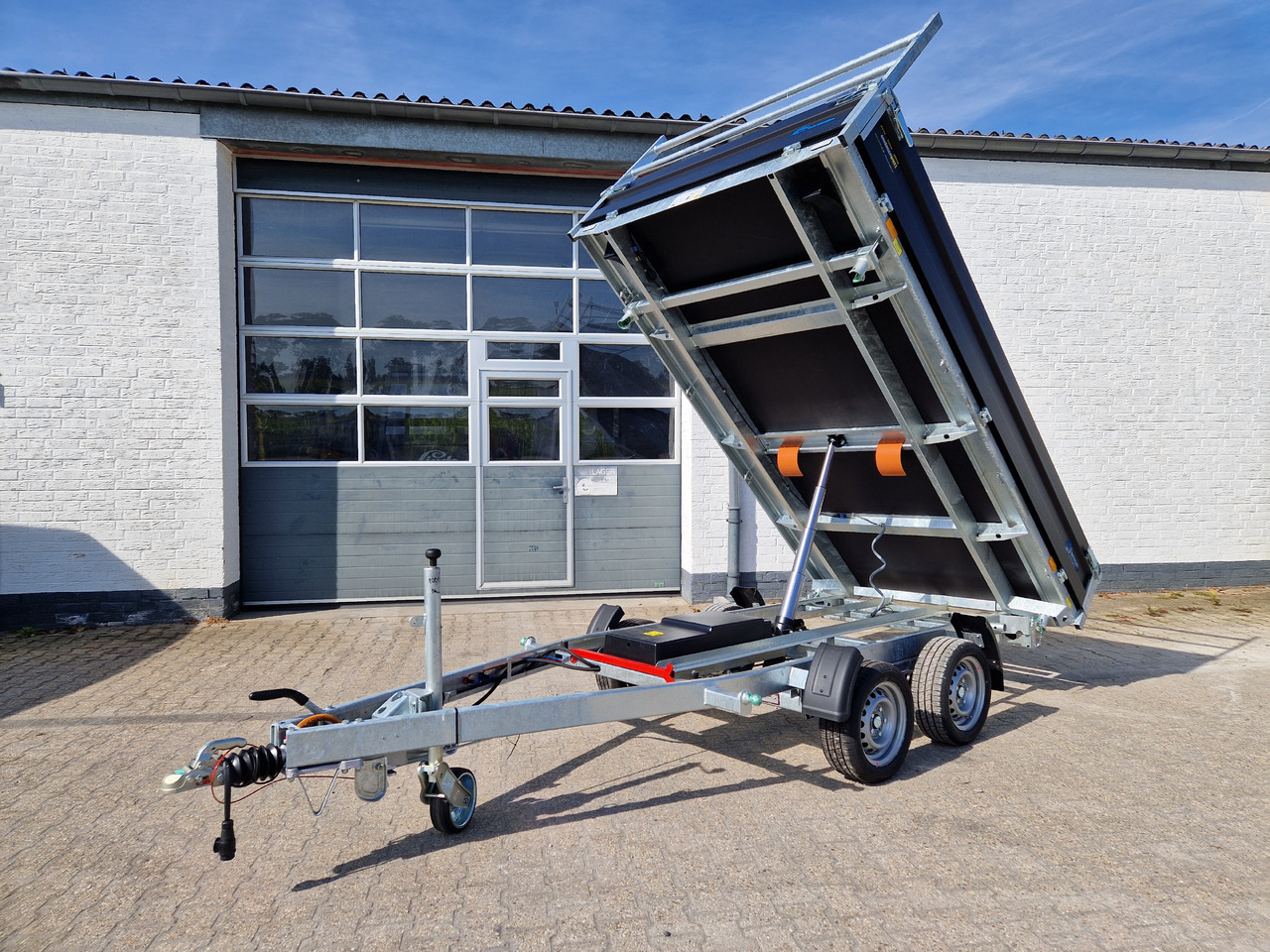 Cheval Liberte Kipper PW 3.3 35 black 330x180x35cm Elektro 3500kg Modell 09.2024 - Kippiauto perävaunu: kuva Cheval Liberte Kipper PW 3.3 35 black 330x180x35cm Elektro 3500kg Modell 09.2024 - Kippiauto perävaunu Cheval Liberte Kipper PW 3.3 35 black 330x180x35cm Elektro 3500kg Modell 09.2024 - Kippiauto perävaunu: kuva Cheval Liberte Kipper PW 3.3 35 black 330x180x35cm Elektro 3500kg Modell 09.2024 - Kippiauto perävaunu