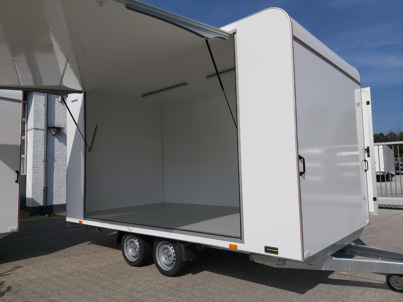Event Trailer Koffer TWSP M 420T.01 420x220x217cm Seitenklappe Tür 230Volt 100 km/H 2700kg - Myyntivaunu: kuva Event Trailer Koffer TWSP M 420T.01 420x220x217cm Seitenklappe Tür 230Volt 100 km/H 2700kg - Myyntivaunu Event Trailer Koffer TWSP M 420T.01 420x220x217cm Seitenklappe Tür 230Volt 100 km/H 2700kg - Myyntivaunu: kuva Event Trailer Koffer TWSP M 420T.01 420x220x217cm Seitenklappe Tür 230Volt 100 km/H 2700kg - Myyntivaunu