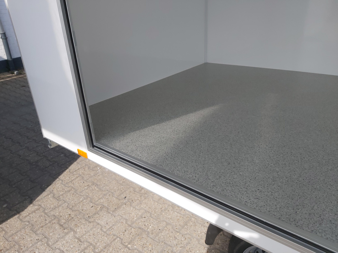 Event Trailer Koffer TWSP M 420T.01 420x220x217cm Seitenklappe Tür 230Volt 100 km/H 2700kg - Myyntivaunu: kuva Event Trailer Koffer TWSP M 420T.01 420x220x217cm Seitenklappe Tür 230Volt 100 km/H 2700kg - Myyntivaunu Event Trailer Koffer TWSP M 420T.01 420x220x217cm Seitenklappe Tür 230Volt 100 km/H 2700kg - Myyntivaunu: kuva Event Trailer Koffer TWSP M 420T.01 420x220x217cm Seitenklappe Tür 230Volt 100 km/H 2700kg - Myyntivaunu