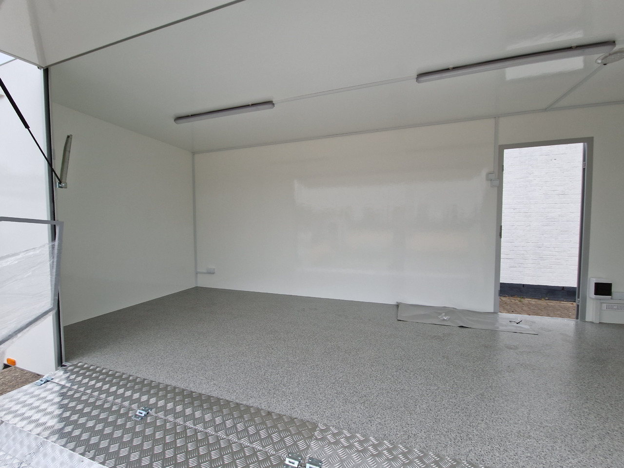 Event Trailer Koffer TWSP M 550T.01 550x220x217cm Seitenklappe Treppe Tür 230VLicht IL 100kmH 2700kg - Myyntivaunu: kuva Event Trailer Koffer TWSP M 550T.01 550x220x217cm Seitenklappe Treppe Tür 230VLicht IL 100kmH 2700kg - Myyntivaunu Event Trailer Koffer TWSP M 550T.01 550x220x217cm Seitenklappe Treppe Tür 230VLicht IL 100kmH 2700kg - Myyntivaunu: kuva Event Trailer Koffer TWSP M 550T.01 550x220x217cm Seitenklappe Treppe Tür 230VLicht IL 100kmH 2700kg - Myyntivaunu