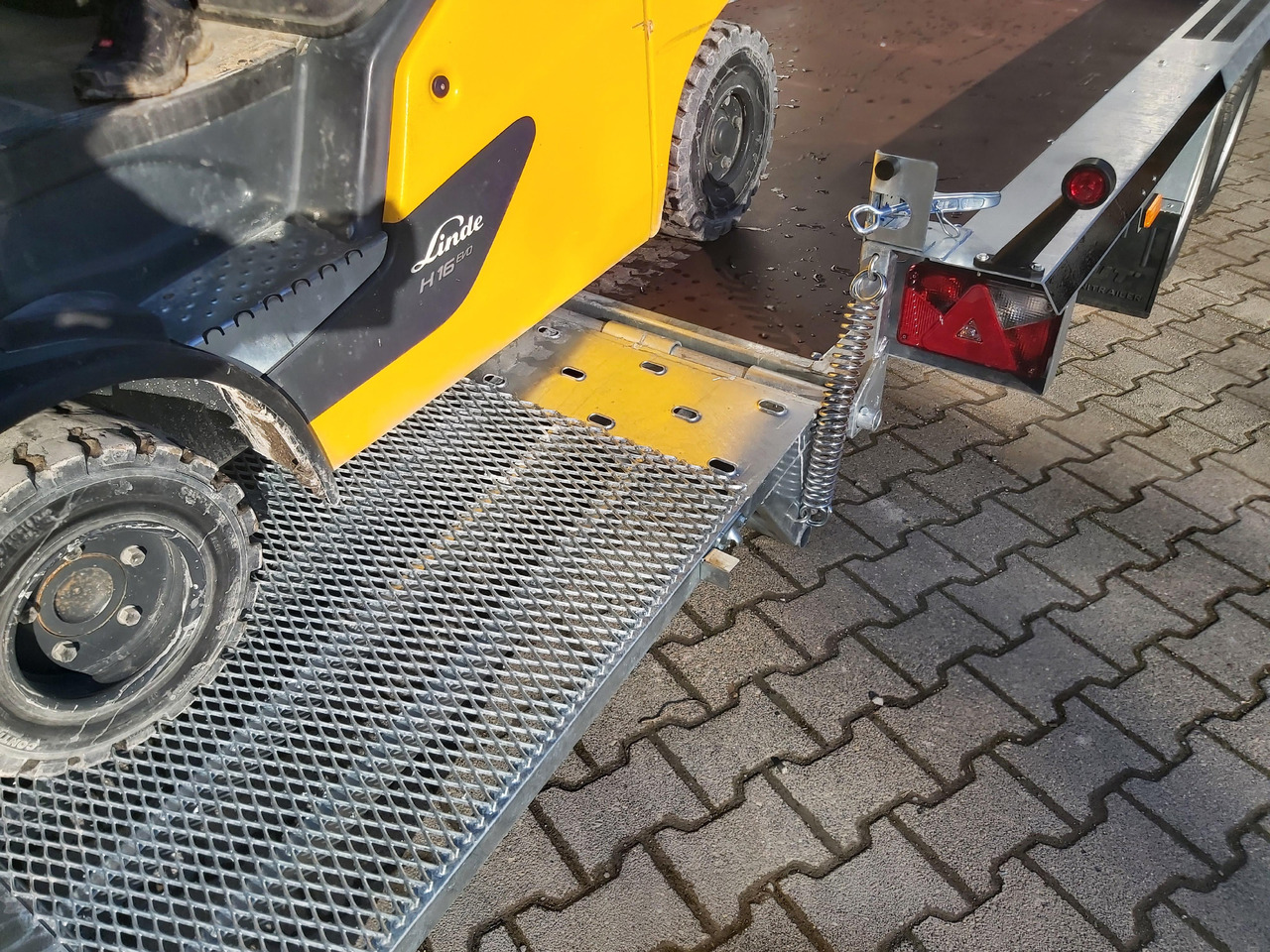 Martz Maschinentransporter BUILDER XL Bau-3 3500/3 400x180x30cm Auffahrklappe Tridem (XL) 3500kg - Koneenkuljetusvaunu: kuva Martz Maschinentransporter BUILDER XL Bau-3 3500/3 400x180x30cm Auffahrklappe Tridem (XL) 3500kg - Koneenkuljetusvaunu Martz Maschinentransporter BUILDER XL Bau-3 3500/3 400x180x30cm Auffahrklappe Tridem (XL) 3500kg - Koneenkuljetusvaunu: kuva Martz Maschinentransporter BUILDER XL Bau-3 3500/3 400x180x30cm Auffahrklappe Tridem (XL) 3500kg - Koneenkuljetusvaunu