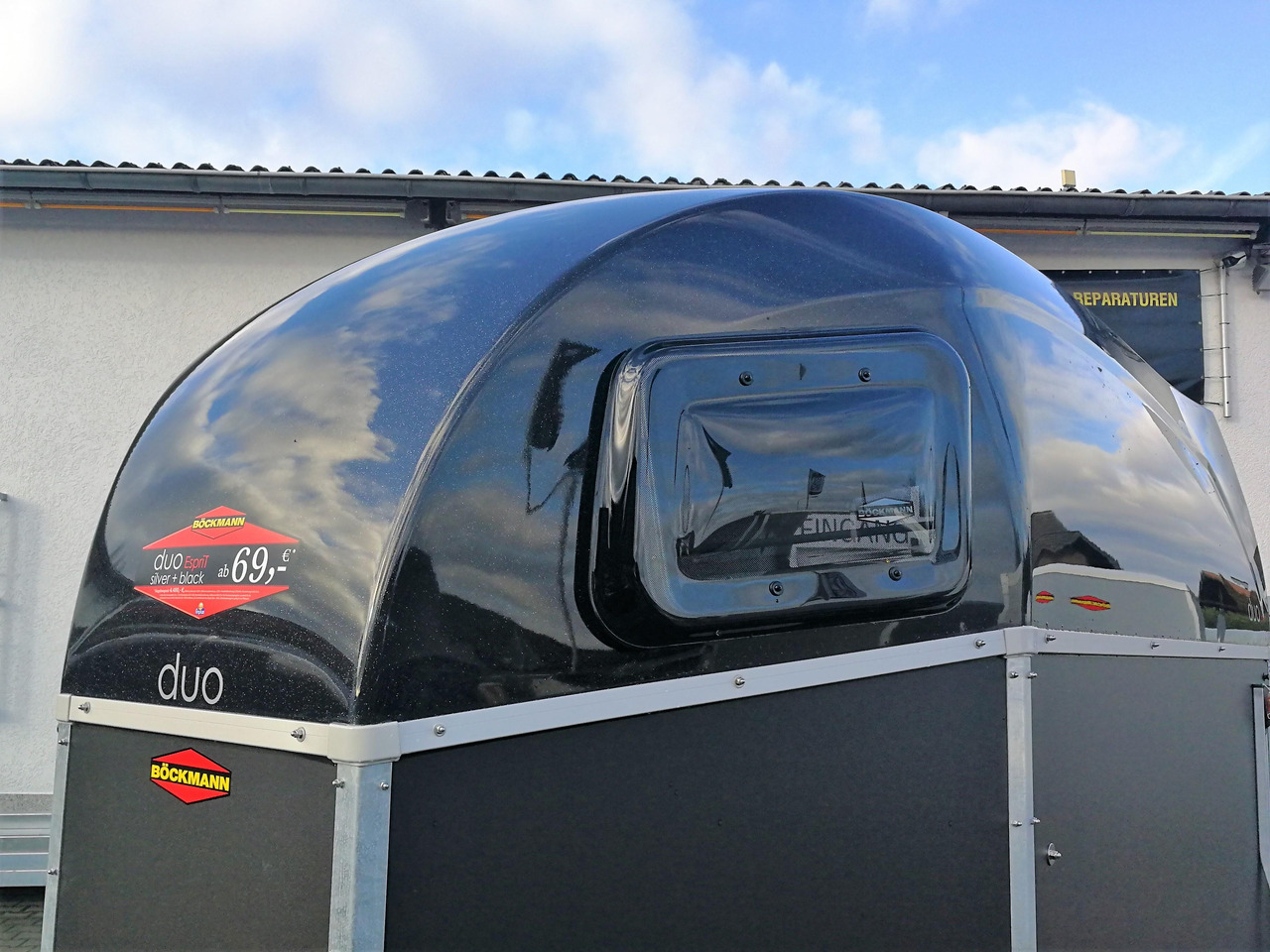 Pferdeanhänger Böckmann DUO Esprit silver black Haube schwarz 2400kg Modell 2024 - Hevostraileri: kuva Pferdeanhänger Böckmann DUO Esprit silver black Haube schwarz 2400kg Modell 2024 - Hevostraileri Pferdeanhänger Böckmann DUO Esprit silver black Haube schwarz 2400kg Modell 2024 - Hevostraileri: kuva Pferdeanhänger Böckmann DUO Esprit silver black Haube schwarz 2400kg Modell 2024 - Hevostraileri