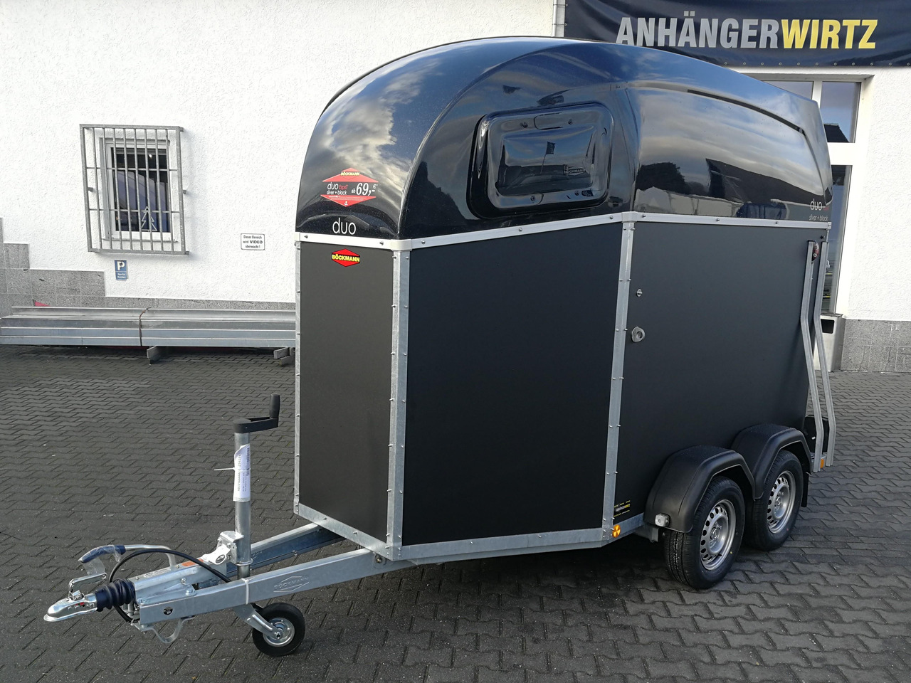 Pferdeanhänger Böckmann DUO Esprit silver black Haube schwarz 2400kg Modell 2024 - Hevostraileri: kuva Pferdeanhänger Böckmann DUO Esprit silver black Haube schwarz 2400kg Modell 2024 - Hevostraileri Pferdeanhänger Böckmann DUO Esprit silver black Haube schwarz 2400kg Modell 2024 - Hevostraileri: kuva Pferdeanhänger Böckmann DUO Esprit silver black Haube schwarz 2400kg Modell 2024 - Hevostraileri