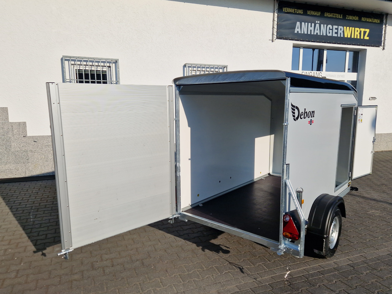 Roadster Sport C255 252x125x154cm aero Sandwich silvergrey Poly black Seitentür 1300kg - Peräkärry: kuva Roadster Sport C255 252x125x154cm aero Sandwich silvergrey Poly black Seitentür 1300kg - Peräkärry Roadster Sport C255 252x125x154cm aero Sandwich silvergrey Poly black Seitentür 1300kg - Peräkärry: kuva Roadster Sport C255 252x125x154cm aero Sandwich silvergrey Poly black Seitentür 1300kg - Peräkärry