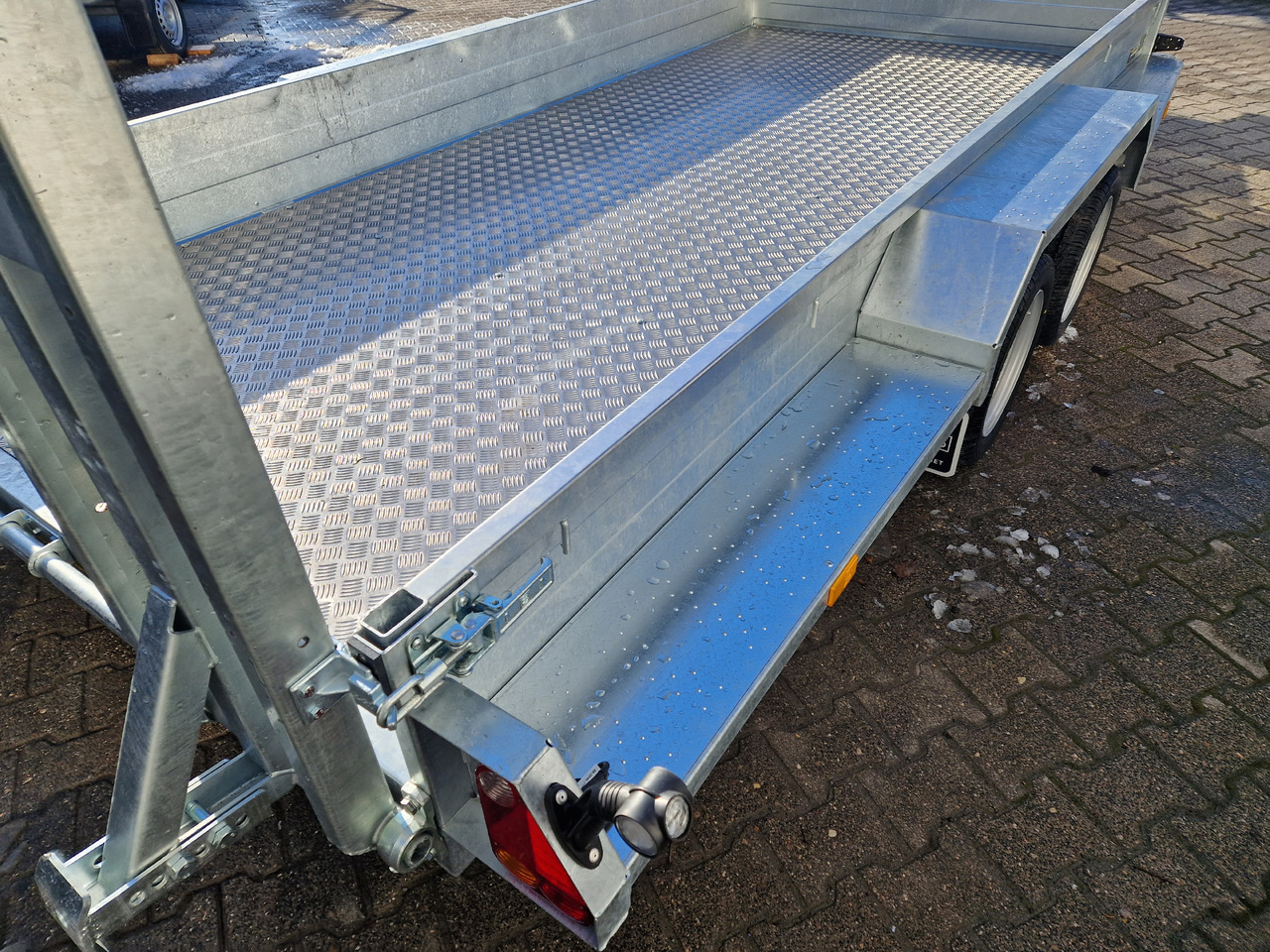 Koneenkuljetusvaunu Saris Magnum MAXX 3500 406x182x30cm force one Rampen Schaufelablage 100km/H 3500kg Januar Aktion: kuva Koneenkuljetusvaunu Saris Magnum MAXX 3500 406x182x30cm force one Rampen Schaufelablage 100km/H 3500kg Januar Aktion