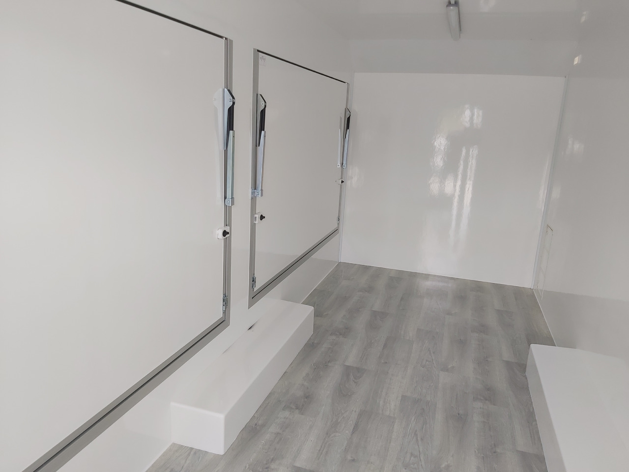 Leasing Verkaufsanhänger VK 523 230 aero retro 520x230x230cm 3 Verkaufsklappen 230V Licht 2700kg Abverkauf Verkaufsanhänger VK 523 230 aero retro 520x230x230cm 3 Verkaufsklappen 230V Licht 2700kg Abverkauf: kuva Leasing Verkaufsanhänger VK 523 230 aero retro 520x230x230cm 3 Verkaufsklappen 230V Licht 2700kg Abverkauf Verkaufsanhänger VK 523 230 aero retro 520x230x230cm 3 Verkaufsklappen 230V Licht 2700kg Abverkauf Leasing Verkaufsanhänger VK 523 230 aero retro 520x230x230cm 3 Verkaufsklappen 230V Licht 2700kg Abverkauf Verkaufsanhänger VK 523 230 aero retro 520x230x230cm 3 Verkaufsklappen 230V Licht 2700kg Abverkauf: kuva Leasing Verkaufsanhänger VK 523 230 aero retro 520x230x230cm 3 Verkaufsklappen 230V Licht 2700kg Abverkauf Verkaufsanhänger VK 523 230 aero retro 520x230x230cm 3 Verkaufsklappen 230V Licht 2700kg Abverkauf