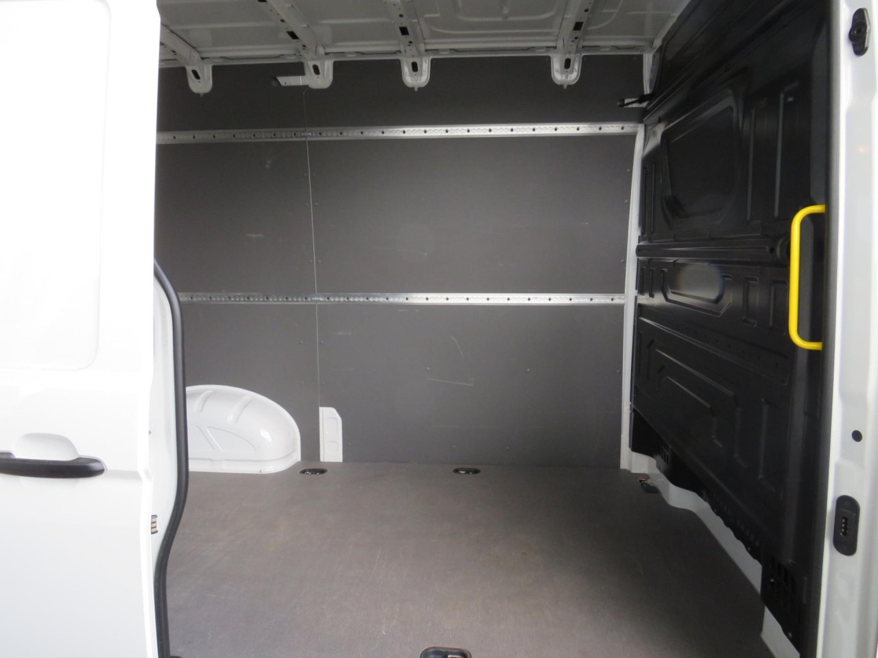 VOLKSWAGEN Crafter 35 L3H3 Kasten Klima ZV - Pakettiauto: kuva VOLKSWAGEN Crafter 35 L3H3 Kasten Klima ZV - Pakettiauto VOLKSWAGEN Crafter 35 L3H3 Kasten Klima ZV - Pakettiauto: kuva VOLKSWAGEN Crafter 35 L3H3 Kasten Klima ZV - Pakettiauto