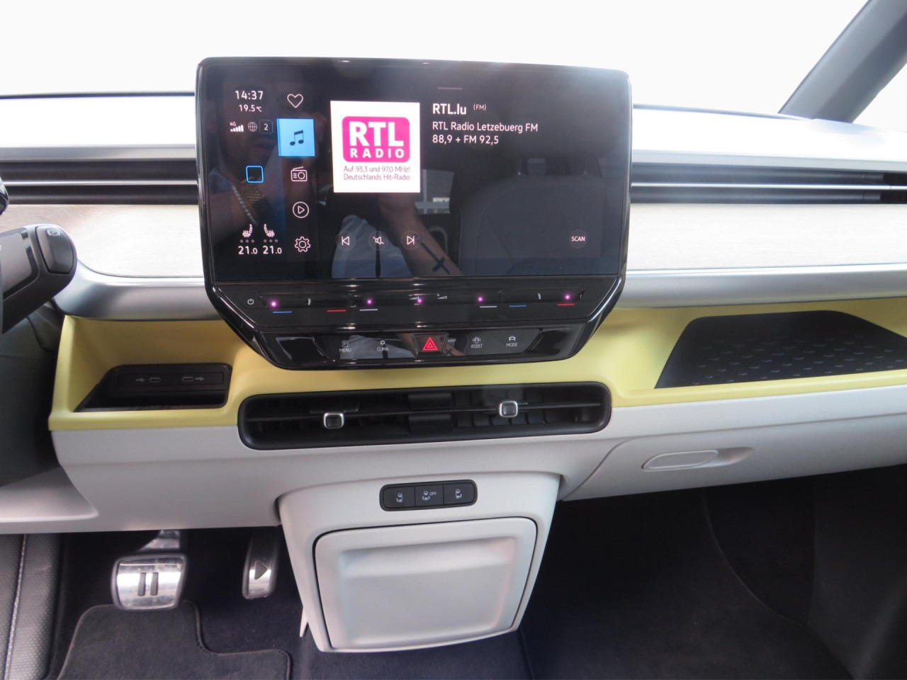 VOLKSWAGEN ID.Buzz Pro Design 150 kW Klima AHK Navi ZV - Henkilöauto: kuva VOLKSWAGEN ID.Buzz Pro Design 150 kW Klima AHK Navi ZV - Henkilöauto VOLKSWAGEN ID.Buzz Pro Design 150 kW Klima AHK Navi ZV - Henkilöauto: kuva VOLKSWAGEN ID.Buzz Pro Design 150 kW Klima AHK Navi ZV - Henkilöauto