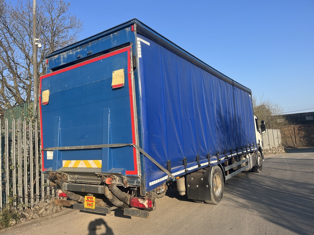 Scania P230 4x2 Curtain side - Pressukapelli kuorma-auto: kuva Scania P230 4x2 Curtain side - Pressukapelli kuorma-auto Scania P230 4x2 Curtain side - Pressukapelli kuorma-auto: kuva Scania P230 4x2 Curtain side - Pressukapelli kuorma-auto