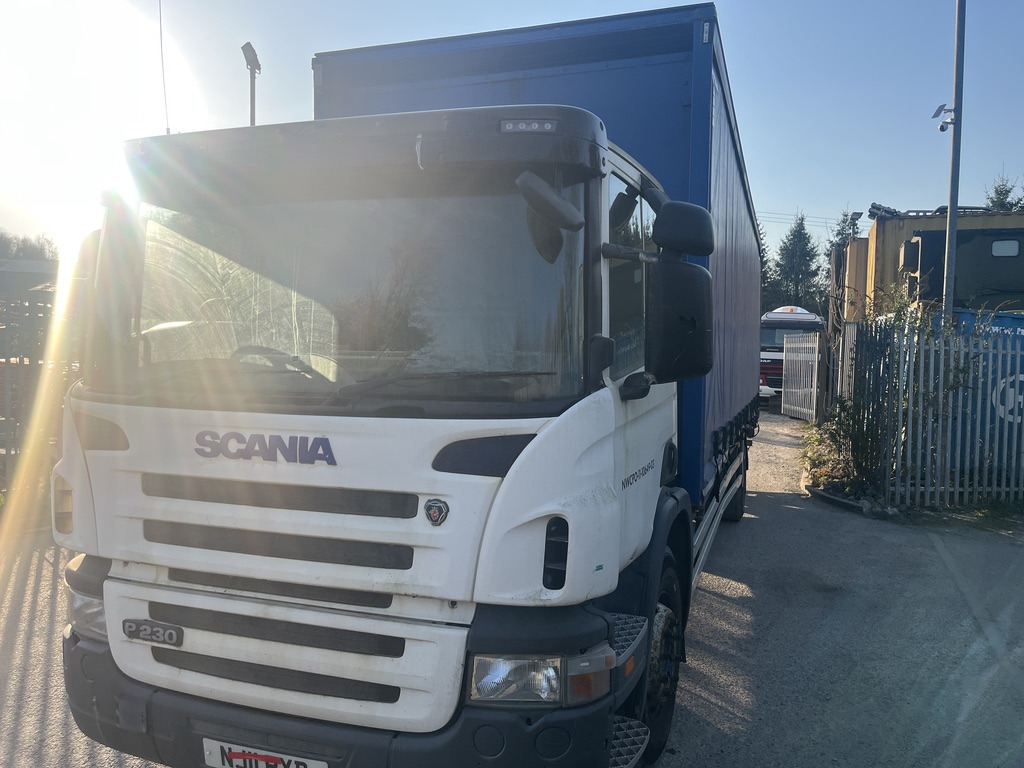 Scania P230 4x2 Curtain side - Pressukapelli kuorma-auto: kuva Scania P230 4x2 Curtain side - Pressukapelli kuorma-auto Scania P230 4x2 Curtain side - Pressukapelli kuorma-auto: kuva Scania P230 4x2 Curtain side - Pressukapelli kuorma-auto