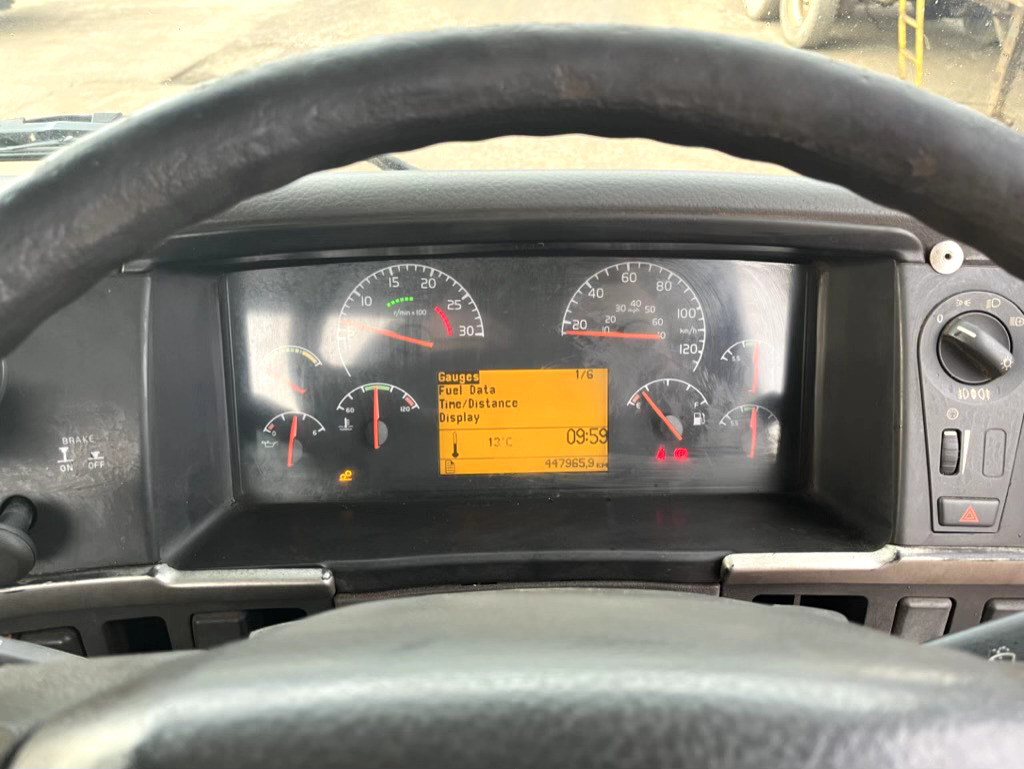 Kuorma-auto alusta VOLVO FM9 260 6X2: kuva Kuorma-auto alusta VOLVO FM9 260 6X2