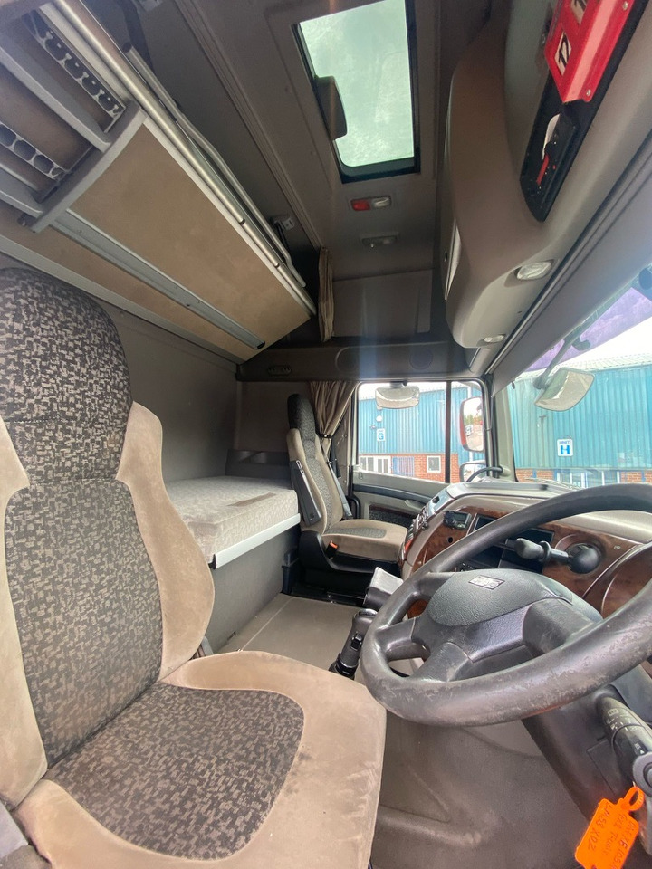 Vetopöytäauto Daf 105Xf 460 4x2 Tractor Unit: kuva Vetopöytäauto Daf 105Xf 460 4x2 Tractor Unit