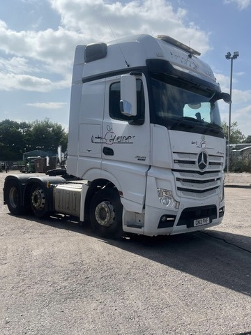 Mercedes Actros 2545 6x2 Tractor Unit - Vetopöytäauto: kuva Mercedes Actros 2545 6x2 Tractor Unit - Vetopöytäauto Mercedes Actros 2545 6x2 Tractor Unit - Vetopöytäauto: kuva Mercedes Actros 2545 6x2 Tractor Unit - Vetopöytäauto
