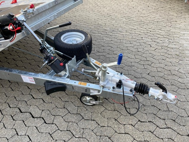 Brian James T6 Transporter, 230-6553, 5500 x 2220 mm, 3,5 to. kippbar mit Auffahrrampe - Kuljetin perävaunu: kuva Brian James T6 Transporter, 230-6553, 5500 x 2220 mm, 3,5 to. kippbar mit Auffahrrampe - Kuljetin perävaunu Brian James T6 Transporter, 230-6553, 5500 x 2220 mm, 3,5 to. kippbar mit Auffahrrampe - Kuljetin perävaunu: kuva Brian James T6 Transporter, 230-6553, 5500 x 2220 mm, 3,5 to. kippbar mit Auffahrrampe - Kuljetin perävaunu