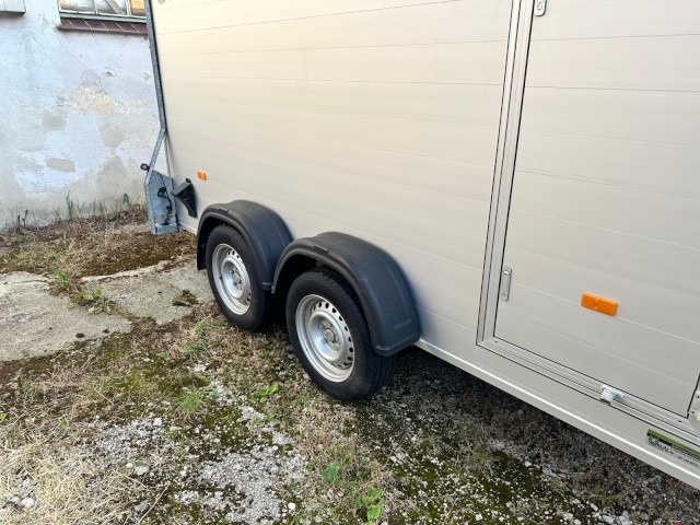 Cheval Liberte Debon Roadster 700 Alu + Türe 2600 kg, 100 km/h, 375x180x202cm - Umpikori perävaunu: kuva Cheval Liberte Debon Roadster 700 Alu + Türe 2600 kg, 100 km/h, 375x180x202cm - Umpikori perävaunu Cheval Liberte Debon Roadster 700 Alu + Türe 2600 kg, 100 km/h, 375x180x202cm - Umpikori perävaunu: kuva Cheval Liberte Debon Roadster 700 Alu + Türe 2600 kg, 100 km/h, 375x180x202cm - Umpikori perävaunu
