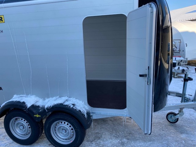 Humbaur Poly-Alu Koffer HKPA 263217, 2,6 to. 100 km/h, 3280 x 1770 x 1800 mm - Umpikori perävaunu: kuva Humbaur Poly-Alu Koffer HKPA 263217, 2,6 to. 100 km/h, 3280 x 1770 x 1800 mm - Umpikori perävaunu Humbaur Poly-Alu Koffer HKPA 263217, 2,6 to. 100 km/h, 3280 x 1770 x 1800 mm - Umpikori perävaunu: kuva Humbaur Poly-Alu Koffer HKPA 263217, 2,6 to. 100 km/h, 3280 x 1770 x 1800 mm - Umpikori perävaunu