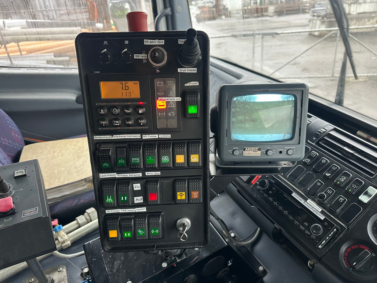 MERCEDES-BENZ Atego 1823 4x4 Faun 7m3 - Lakaisuauto: kuva MERCEDES-BENZ Atego 1823 4x4 Faun 7m3 - Lakaisuauto MERCEDES-BENZ Atego 1823 4x4 Faun 7m3 - Lakaisuauto: kuva MERCEDES-BENZ Atego 1823 4x4 Faun 7m3 - Lakaisuauto