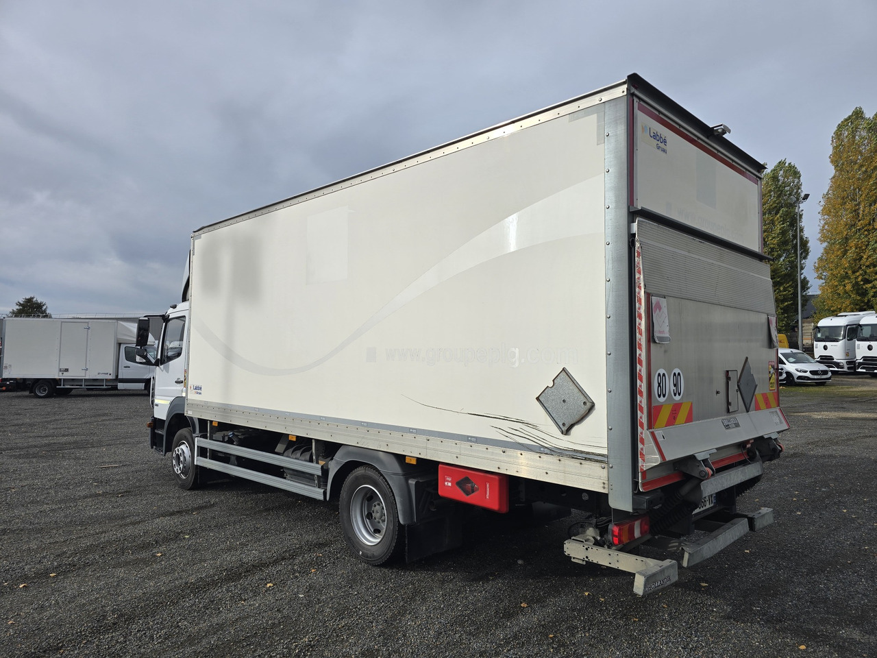 Umpikori kuorma-auto MERCEDES-BENZ Atego 1218 - Box - LIFT - SIDE DOOR - ADR: kuva Umpikori kuorma-auto MERCEDES-BENZ Atego 1218 - Box - LIFT - SIDE DOOR - ADR