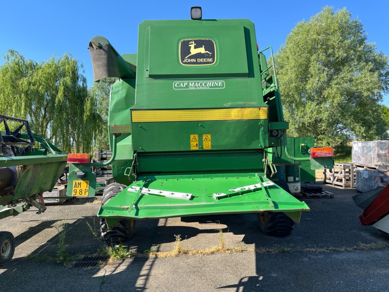 John Deere 2256 - Leikkuupuimuri: kuva John Deere 2256 - Leikkuupuimuri John Deere 2256 - Leikkuupuimuri: kuva John Deere 2256 - Leikkuupuimuri