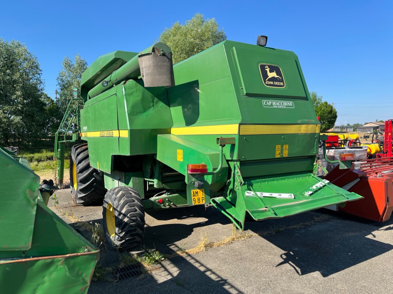 John Deere 2256 - Leikkuupuimuri: kuva John Deere 2256 - Leikkuupuimuri John Deere 2256 - Leikkuupuimuri: kuva John Deere 2256 - Leikkuupuimuri