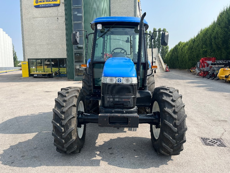New Holland TD 90 D - Traktori: kuva New Holland TD 90 D - Traktori New Holland TD 90 D - Traktori: kuva New Holland TD 90 D - Traktori
