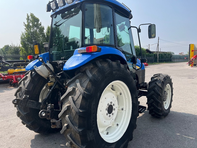 New Holland TD 90 D - Traktori: kuva New Holland TD 90 D - Traktori New Holland TD 90 D - Traktori: kuva New Holland TD 90 D - Traktori