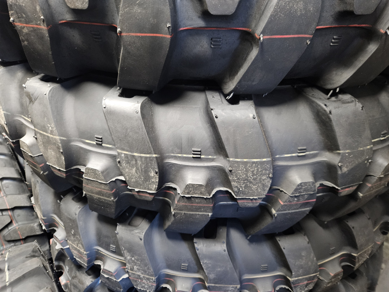 Armour TI300 10.00-20 - Rengas - Pyöräalustainen kaivinkone: kuva Armour TI300 10.00-20 - Rengas - Pyöräalustainen kaivinkone Armour TI300 10.00-20 - Rengas - Pyöräalustainen kaivinkone: kuva Armour TI300 10.00-20 - Rengas - Pyöräalustainen kaivinkone