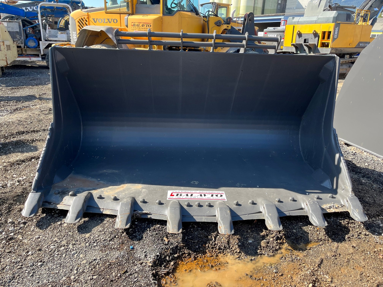 BALAVTO Loader bucket 3350 mm - Kuormaajan kauha: kuva BALAVTO Loader bucket 3350 mm - Kuormaajan kauha BALAVTO Loader bucket 3350 mm - Kuormaajan kauha: kuva BALAVTO Loader bucket 3350 mm - Kuormaajan kauha