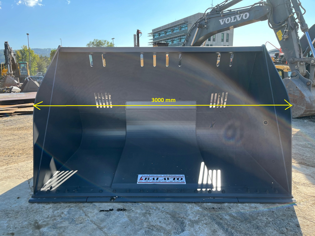 Balavto Loader bucket 3000 mm - Kuormaajan kauha: kuva Balavto Loader bucket 3000 mm - Kuormaajan kauha Balavto Loader bucket 3000 mm - Kuormaajan kauha: kuva Balavto Loader bucket 3000 mm - Kuormaajan kauha