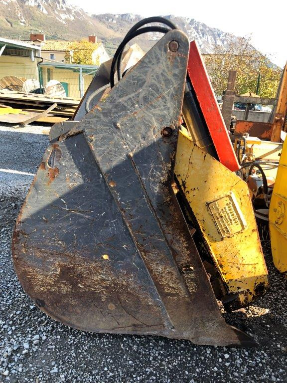 Front loader bucket with closure 2300 mm Volvo - Kuormaajan kauha - Pyöräkuormaaja: kuva Front loader bucket with closure 2300 mm Volvo - Kuormaajan kauha - Pyöräkuormaaja Front loader bucket with closure 2300 mm Volvo - Kuormaajan kauha - Pyöräkuormaaja: kuva Front loader bucket with closure 2300 mm Volvo - Kuormaajan kauha - Pyöräkuormaaja