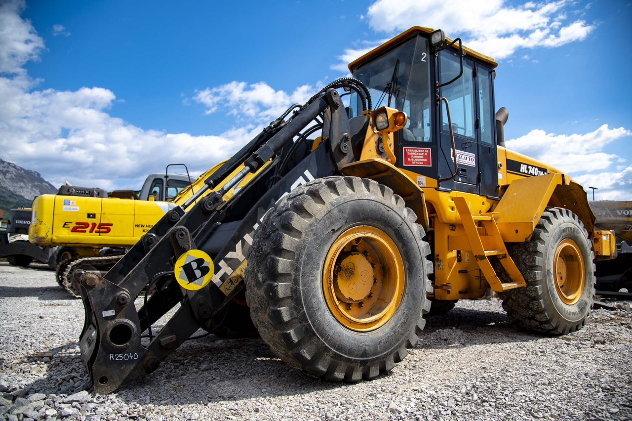 HYUNDAI HL740TM-7 for parts - Pyöräkuormaaja: kuva HYUNDAI HL740TM-7 for parts - Pyöräkuormaaja HYUNDAI HL740TM-7 for parts - Pyöräkuormaaja: kuva HYUNDAI HL740TM-7 for parts - Pyöräkuormaaja