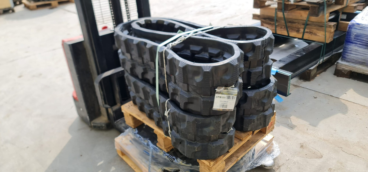 ITR 250x109x38W - Telaketju - Rakennuskoneet: kuva ITR 250x109x38W - Telaketju - Rakennuskoneet ITR 250x109x38W - Telaketju - Rakennuskoneet: kuva ITR 250x109x38W - Telaketju - Rakennuskoneet