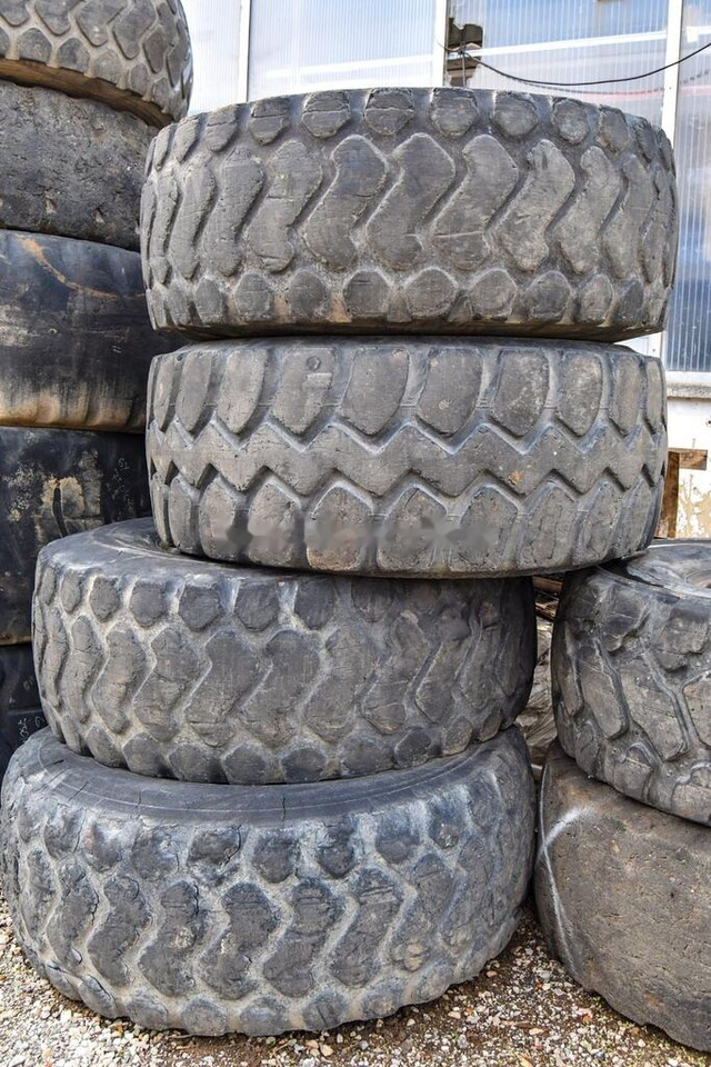 Michelin 23.5R25 - Rengas - Pyöräkuormaaja: kuva Michelin 23.5R25 - Rengas - Pyöräkuormaaja Michelin 23.5R25 - Rengas - Pyöräkuormaaja: kuva Michelin 23.5R25 - Rengas - Pyöräkuormaaja