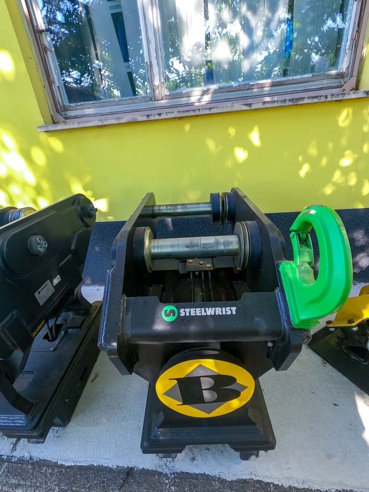Steelwrist 240/S70 FPL tiltrotator - Rototilt: kuva Steelwrist 240/S70 FPL tiltrotator - Rototilt Steelwrist 240/S70 FPL tiltrotator - Rototilt: kuva Steelwrist 240/S70 FPL tiltrotator - Rototilt