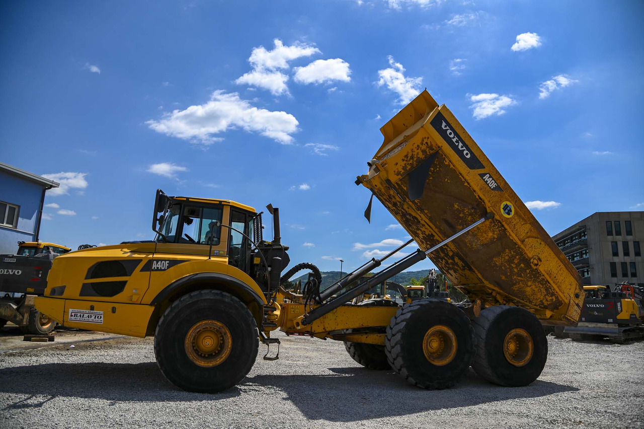 Nivelkippiauto VOLVO A40F: kuva Nivelkippiauto VOLVO A40F Nivelkippiauto VOLVO A40F: kuva Nivelkippiauto VOLVO A40F