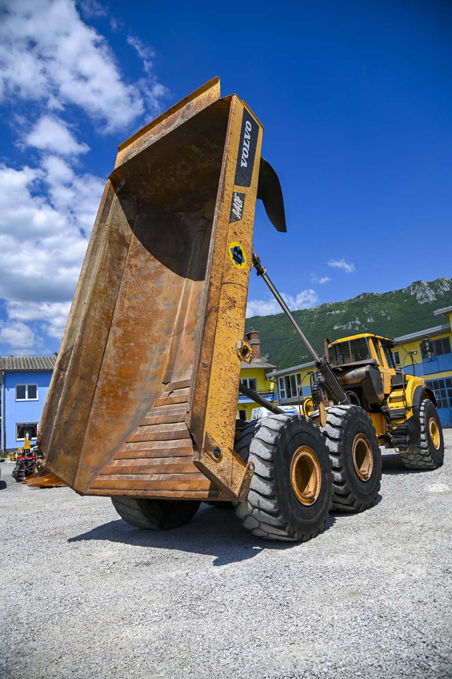 Nivelkippiauto VOLVO A40F: kuva Nivelkippiauto VOLVO A40F Nivelkippiauto VOLVO A40F: kuva Nivelkippiauto VOLVO A40F